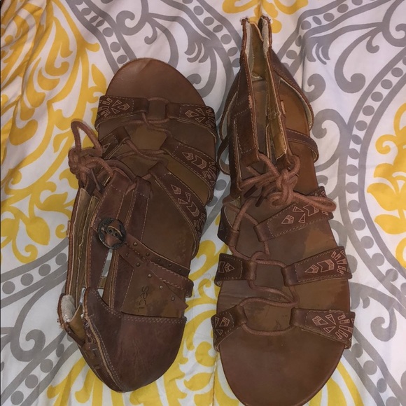 Maurices Sandals - Picture 1 of 3